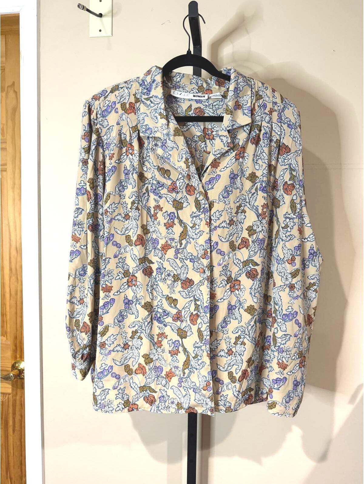 Chaus Woman 24w 90s Women's Long Sleeve Floral Button-Up Blouse